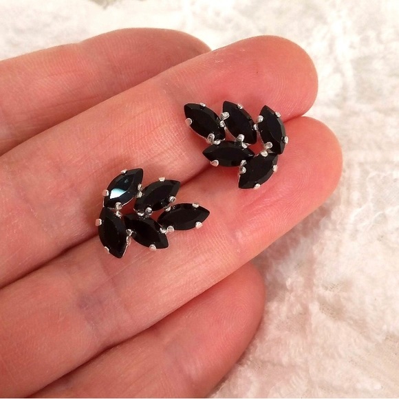Black onyx crystal cluster earrings. Beautiful and sparkly. - Picture 3 of 3